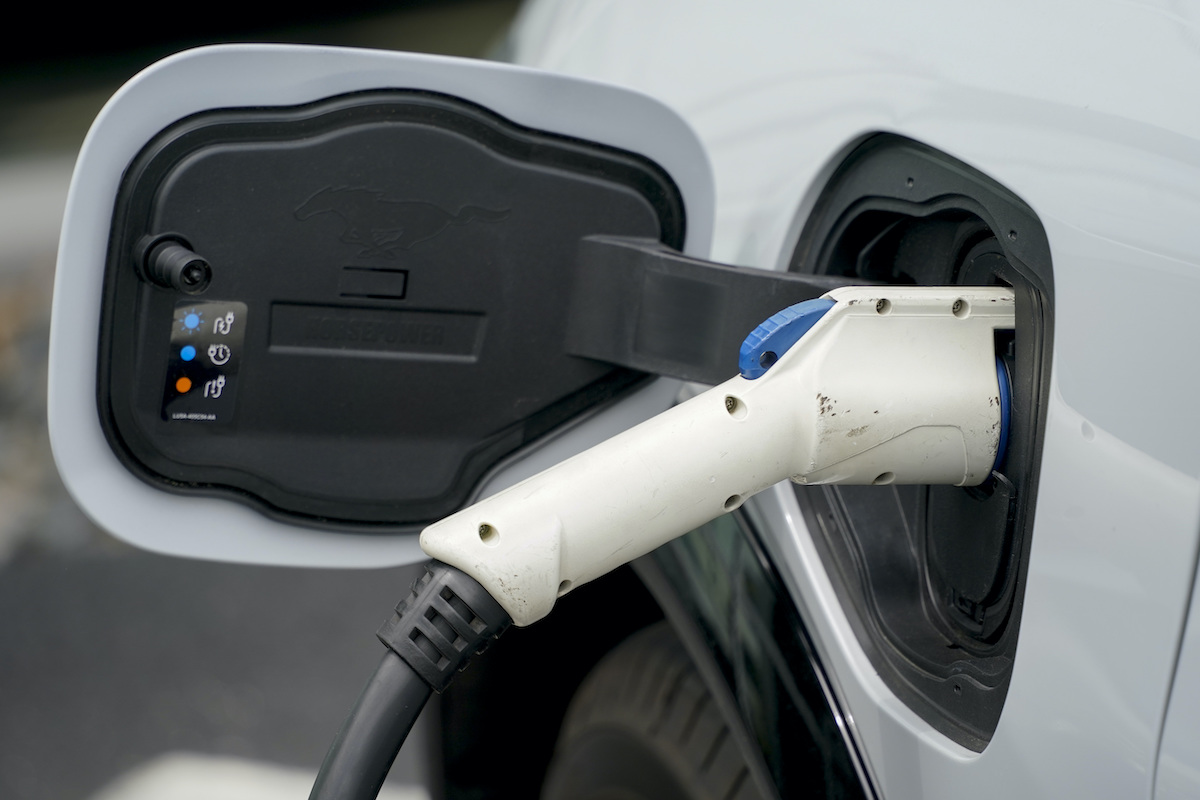 Advantages of Launching an EV Charging Station Franchise